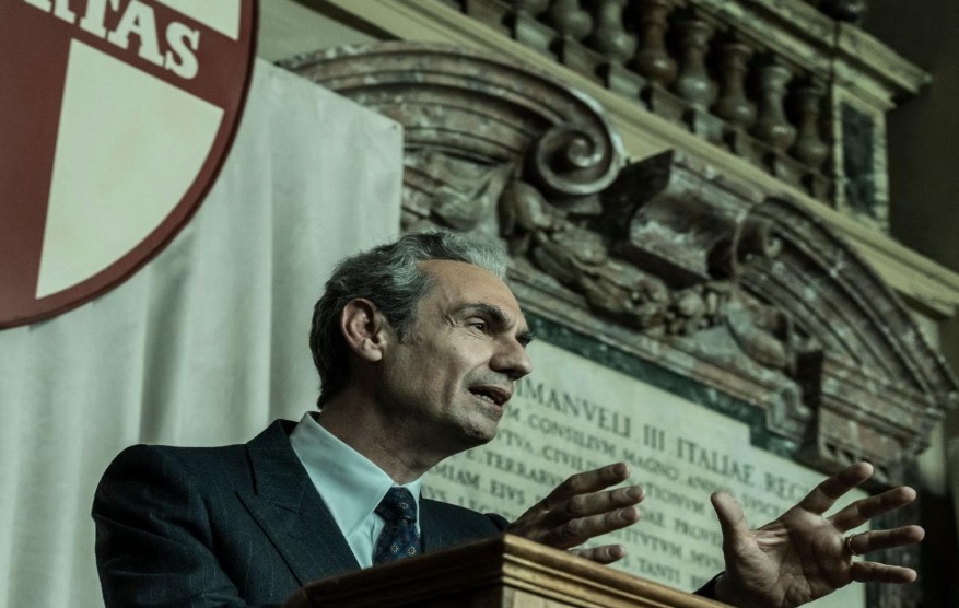 Programmi TV di stasera, venerdì 12 maggio 2023. Rai3 ripropone Esterno Notte di Bellocchio, sul Nove l’ultima di Crozza