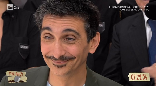 Fabrizio Biggio verso il Summer Hits. Fiorello lo stuzzica – Video