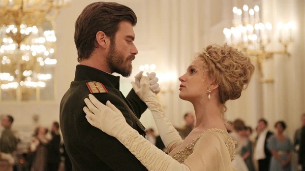 La Ragazza e l’Ufficiale: Cesur di ‘Brave and Beautiful’ è il protagonista della nuova dizi turca di Canale 5