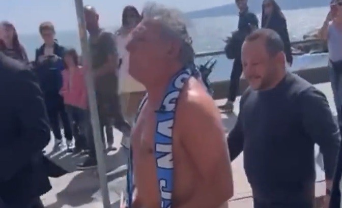 Francesco Paolantoni nudo per lo scudetto del Napoli – Video