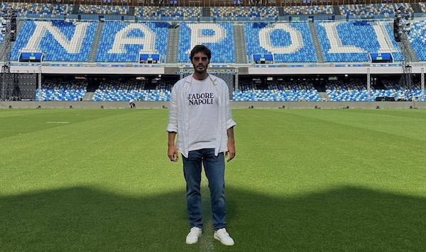 La festa dello scudetto del Napoli in diretta su Rai 2 con Stefano De Martino. Tra gli ospiti Gigi D’Alessio, Nino d’Angelo, Marisa Laurito