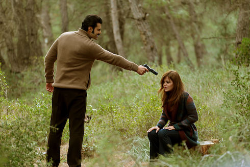 Terra Amara, anticipazioni (29 maggio – 3 giugno 2023): Zuleyha viene ripudiata da Demir e tenta di darsi fuoco