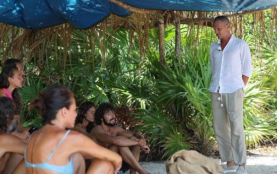 Isola dei Famosi: la reazione dei naufraghi alla morte di Silvio Berlusconi  – Video