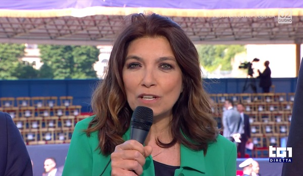 «Il 2 giugno 1946 gli italiani scelsero la Monarchia», la gaffe di Elisa Anzaldo al TG1 – Video