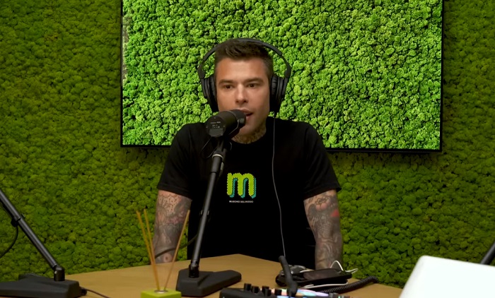 Fedez risponde a Luis Sal: «Continui a guadagnare senza fare un ca*zo, vuoi utilizzarmi come fossi un bancomat»