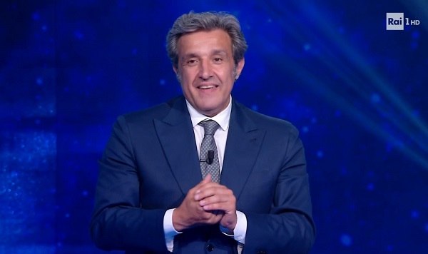 Flavio Insinna si congeda dal preserale: «La mia Eredità siete voi» – Video
