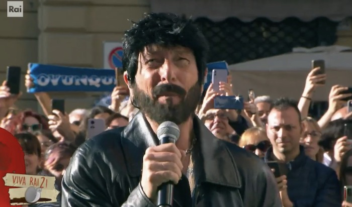 Mengoni rifiuta Viva Rai2. Fiorello lo rimpiazza con l’imitazione di Amadeus! (Video)