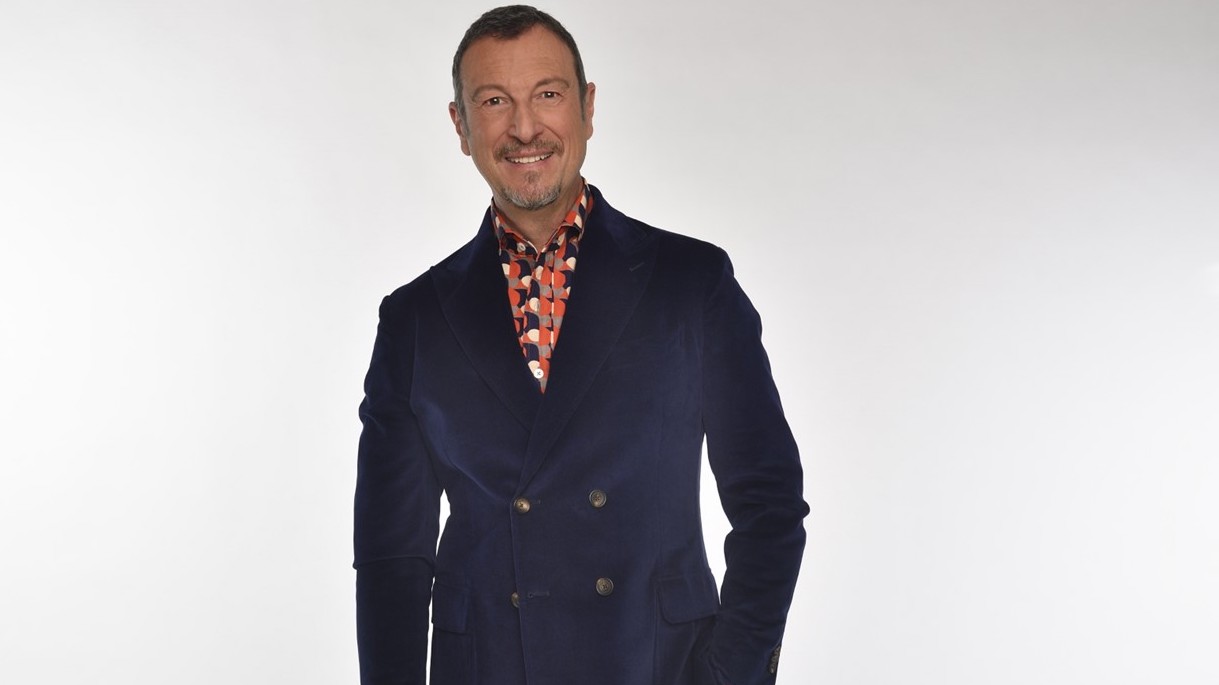 Amadeus svela il nuovo regolamento di Sanremo 2024 – Video