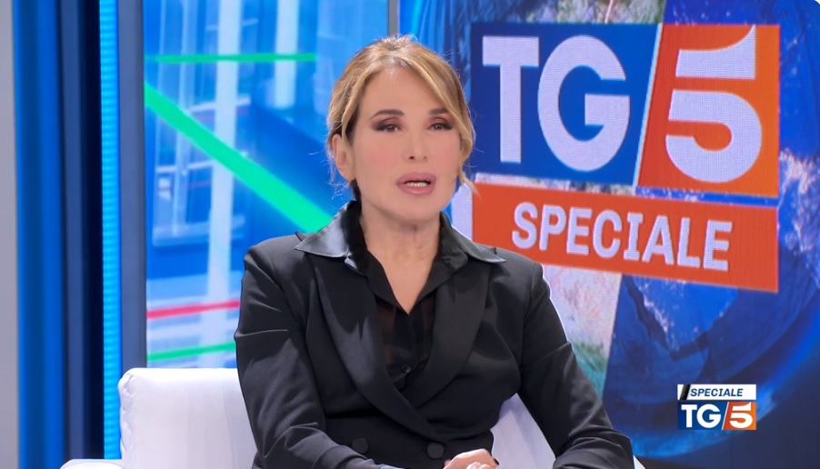 Barbara D’Urso contro Mediaset: «Ne ho sopportate tante, ma questa volta no. Io non ho concordato niente, mi hanno lasciato a casa in pochi giorni. Modi inaccettabili»