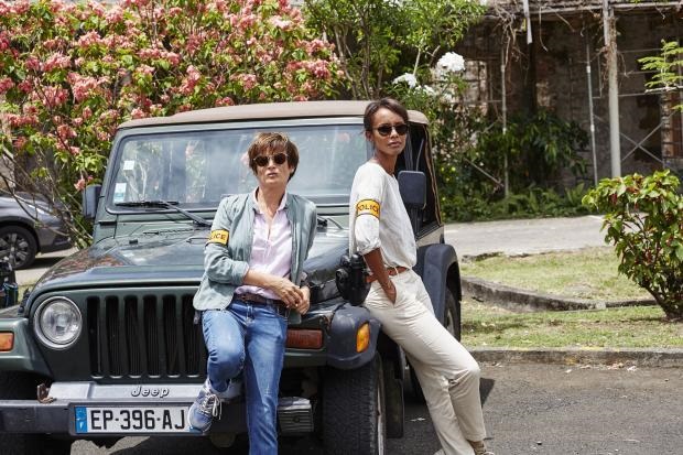 Programmi TV di stasera, martedì 11 luglio 2023. Su Rete 4 continua ‘Delitti ai Caraibi’