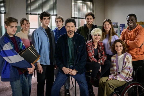 Un Professore 2: nuovi studenti e una convivenza a tre forzata per il ‘prof’ Alessandro Gassmann