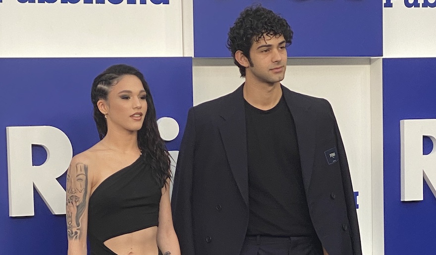 Tutti si tuffano nel Mare Fuori