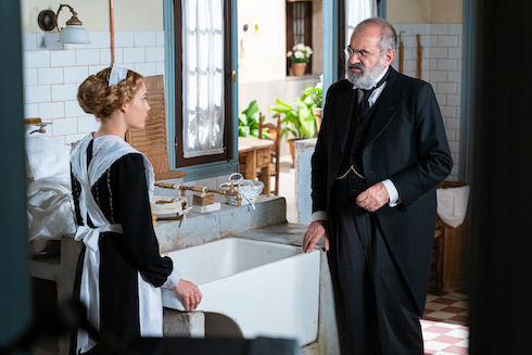 La Promessa, anticipazioni (31 luglio – 4 agosto 2023): il maggiordomo Romulo scoprirà la verità su Jana?