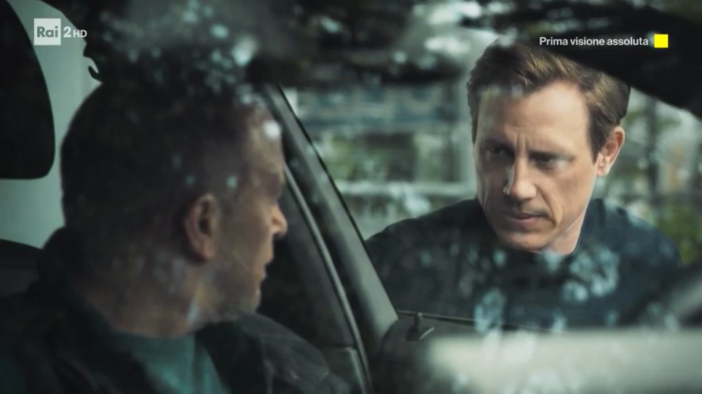 Programmi TV di stasera, giovedì 3 agosto 2023. Al via su Rai2 la nuova stagione di Squadra Speciale Cobra 11, su Italia1 continua Chicago Fire