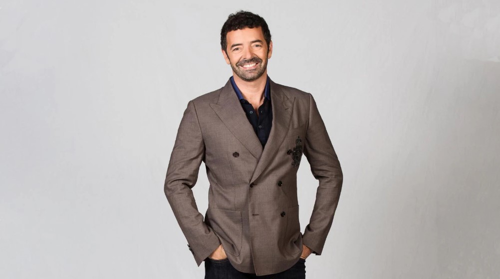 Alberto Matano punge il nuovo Pomeriggio Cinque: «Il modello sembra quello della Vita in Diretta, anche la scenografia richiama la nostra»