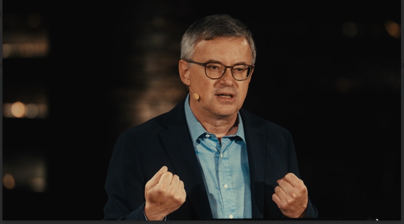 Programmi TV di stasera, lunedì 11 settembre 2023. Su La7 parte il viaggio di Barbero, sul Nove torna Little Big Italy