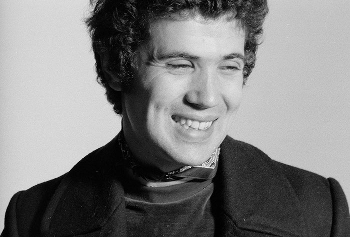 Rai1 ricorda Lucio Battisti a 25 anni dalla morte. Stasera in prima serata