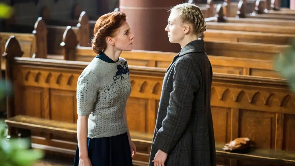 Programmi TV di stasera, martedì 12 settembre 2023. Su Rai2 parte la miniserie tedesca Il Respiro della Libertà