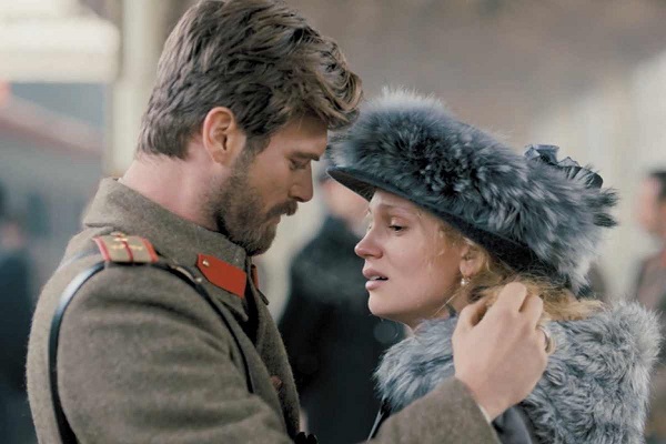 Programmi TV di stasera, domenica 17 settembre 2023. Music Awards contro l’ultima puntata de La Ragazza e l’Ufficiale