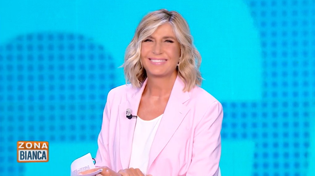 Pomeriggio Cinque, Myrta Merlino gongola per il suo studio: «E’ di una bellezza… Caldo, meraviglioso»