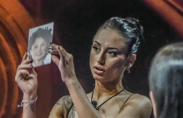 Letizia soffre Beatrice Luzzi e insinua che il GF la stia avvantaggiando