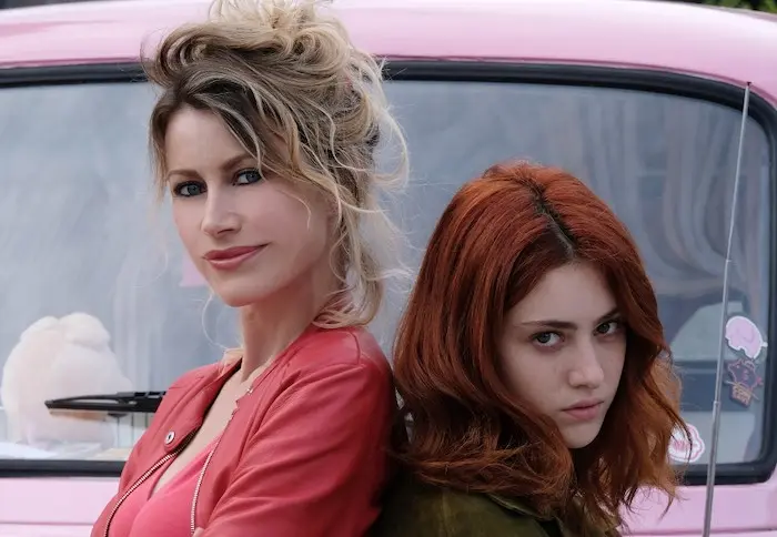 Eppure Cadiamo Felici: una prevedibile storia di adolescenti