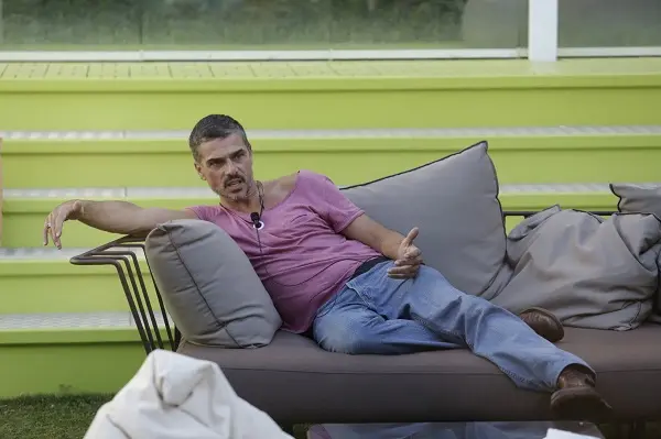 Grande Fratello, Massimiliano Varrese invita a isolare Beatrice Luzzi