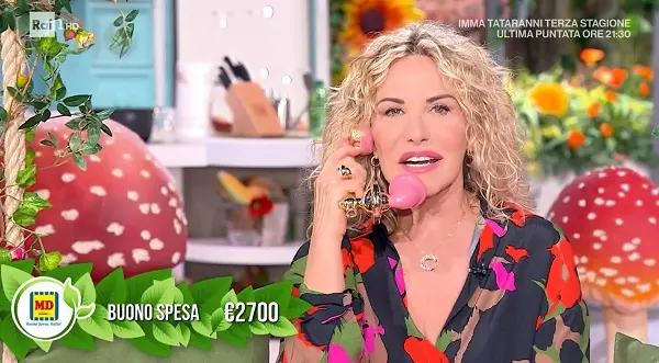 Imbarazzo ad E’ Sempre Mezzogiorno, la signora Maria: «Queste so’ raccomandate»