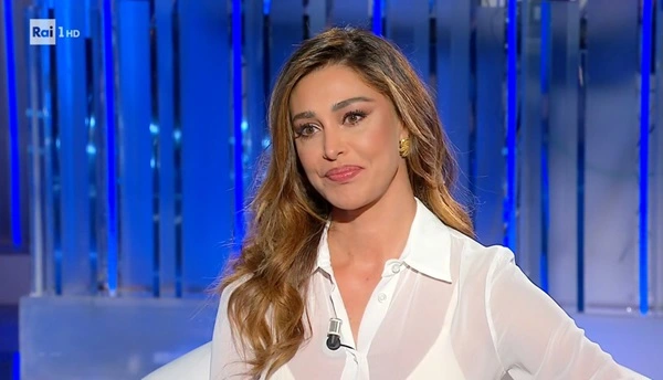 Belen: «Ho lasciato la tv per la depressione. De Martino mi ha tradito almeno 12 volte»