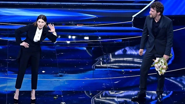 Zelig: Maurizio Lastrico sul palco insieme a Maria Chiara Giannetta
