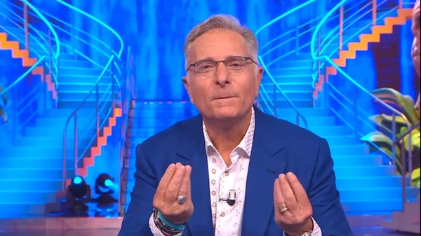 Ciao Darwin (registrato mesi fa) cita Barbara D’Urso a Pomeriggio Cinque. Ma l’errore viene corretto