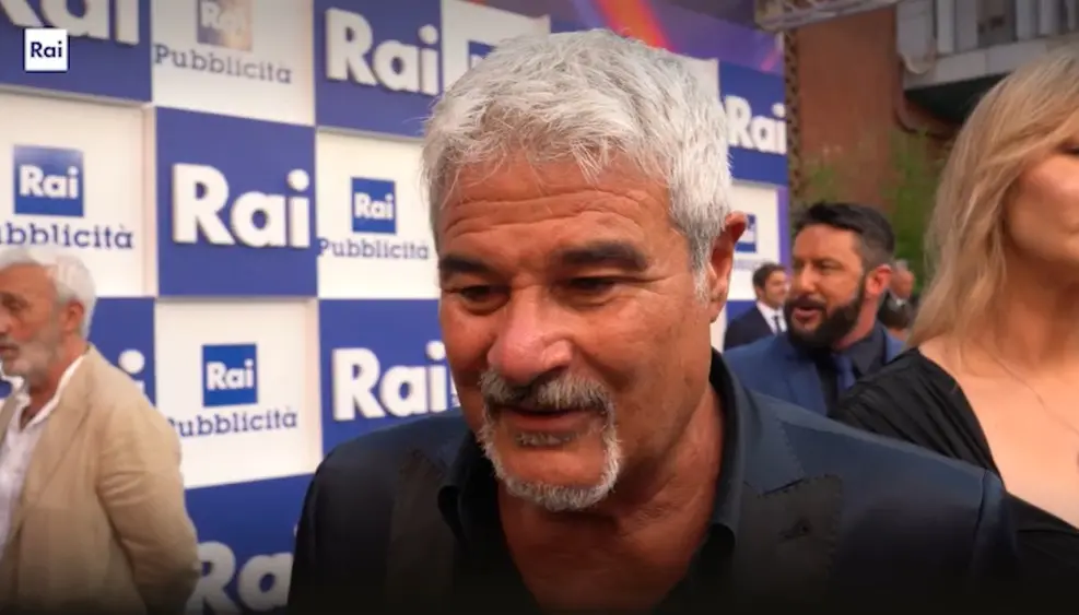 Pino Insegno fuori da L’Eredità. Il manager: «La Rai ci ha prospettato l’esclusione. Ecco la nostra controproposta»