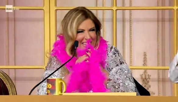 Selvaggia Lucarelli ‘tale e quale’ a Rossella Erra a Ballando con le Stelle
