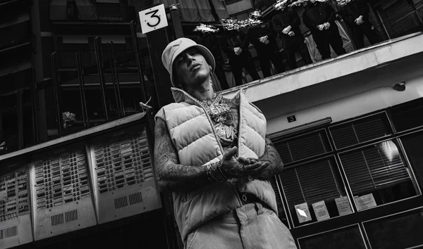 Classifica FIMI: Sfera Ebbasta mantiene il primato negli album e nei singoli