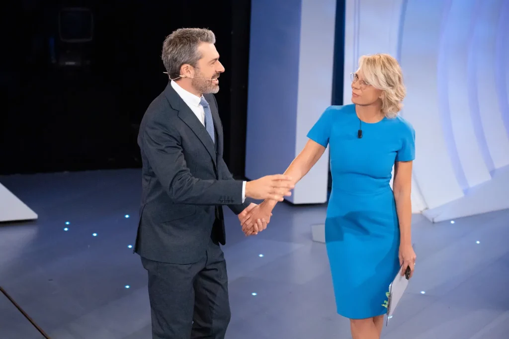 Ascolti TV | Sabato 27 gennaio 2024. C’è Posta per Te va forte (4,7 mln – 30.4%), Tali e Quali lontano e in calo (2,7 mln – 16.4%)