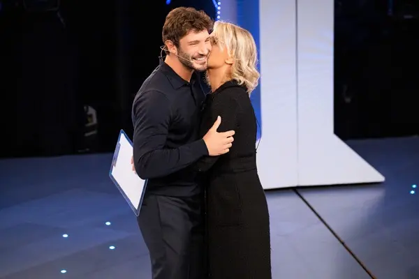 De Martino e Ferilli ospiti della seconda puntata di C’è Posta per Te