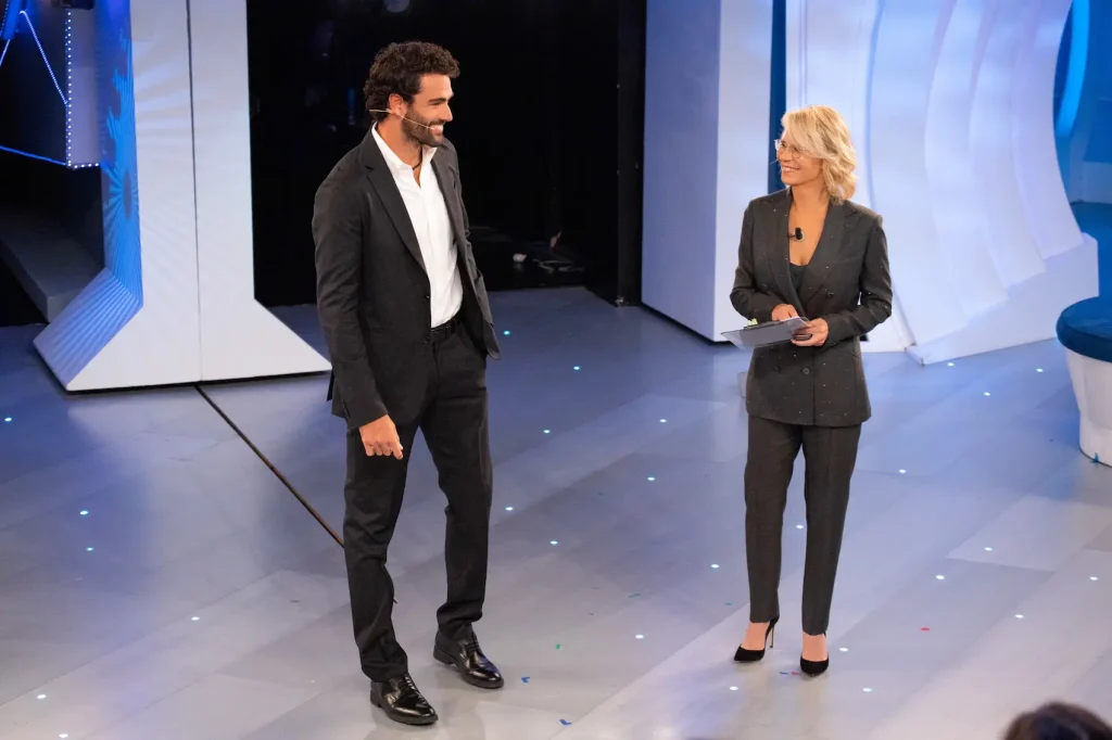 Ascolti TV | Sabato 17 febbraio 2024. C’è Posta per Te vince con il 28.5% (4,1 mln), Tale e Quale Sanremo 19.9% (3 mln)