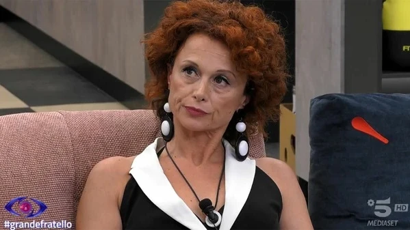 Beatrice Luzzi non vuole nuovi concorrenti al Grande Fratello e fa uno strafalcione su Can Yaman