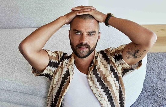 Jesse Williams è il protagonista di Costiera