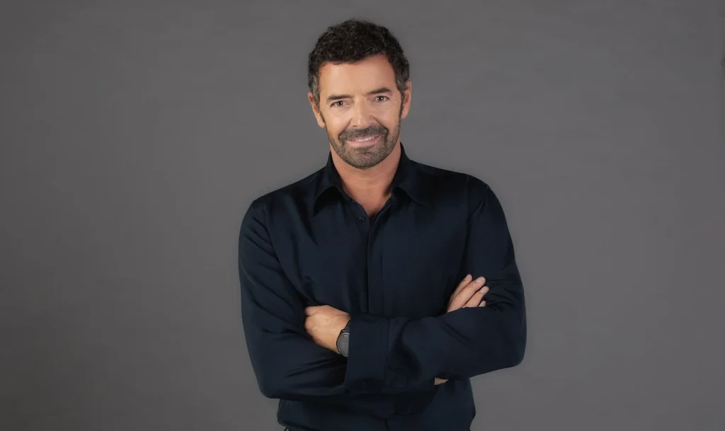 Alberto Matano si pavoneggia: «Siamo diventati ancora di più una fonte di ispirazione per la concorrenza»