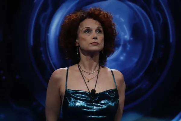 Grande Fratello, Beatrice Luzzi contro Varrese: «Ha qualcosa di spaventoso dentro»