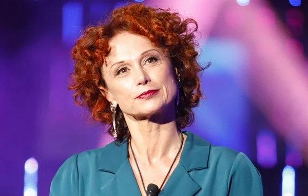 Beatrice Luzzi lascia momentaneamente la casa del Grande Fratello