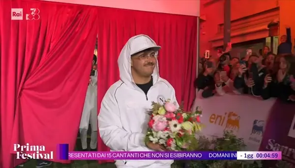 I look dei cantanti sul red carpet di Sanremo 2024