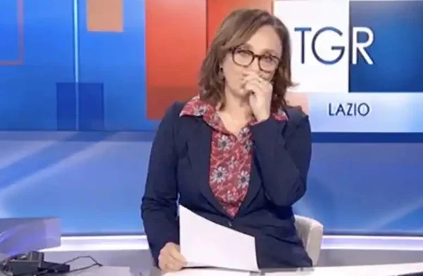 Giornalista del TGR Lazio deve interrompersi per un attacco di tosse