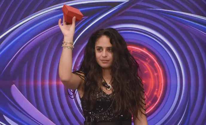 Donna Perla Vatiero vuole litigare con Beatrice al Grande Fratello: «Non toccherò un piatto per istigarla»