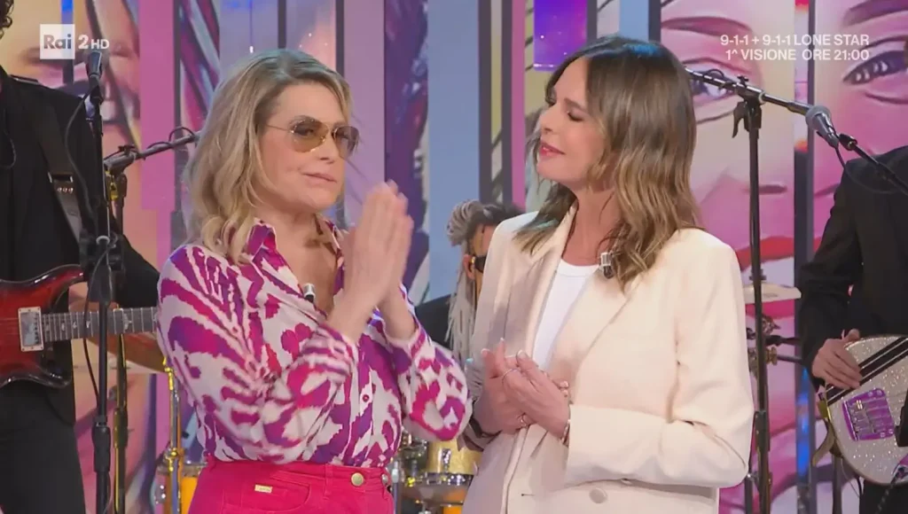 Simona Ventura abbandona Citofonare Rai2 per la paresi facciale