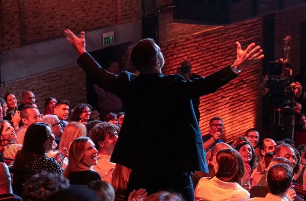 Da Vicino Nessuno è Normale: qual è il format?