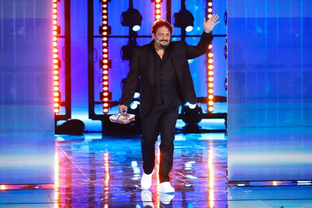 Amici 2024, anticipazioni Serale: l’eliminato (è un cantante) e gli ospiti della settima puntata