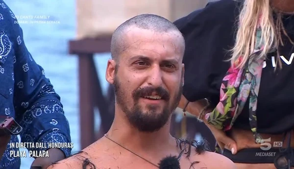 Edoardo Franco rasato - Isola 18