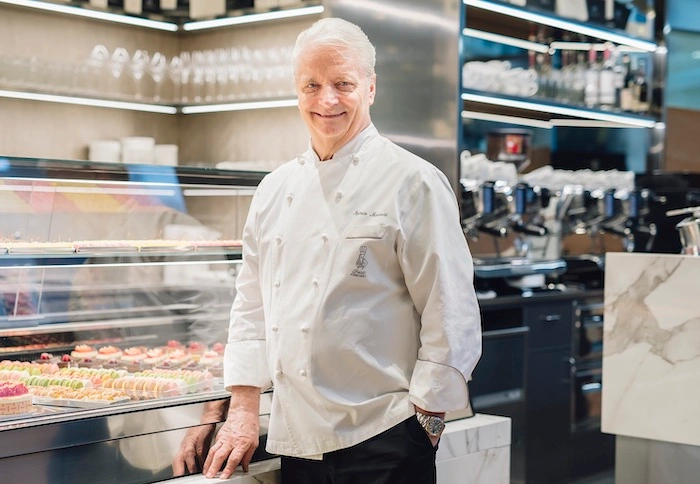 Iginio Massari fisso a Bake Off